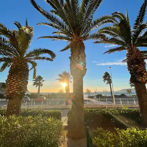 https://les-palmiers-studio-spacieux-vue-mer-avec-terrasse.fr-provencehotel.com